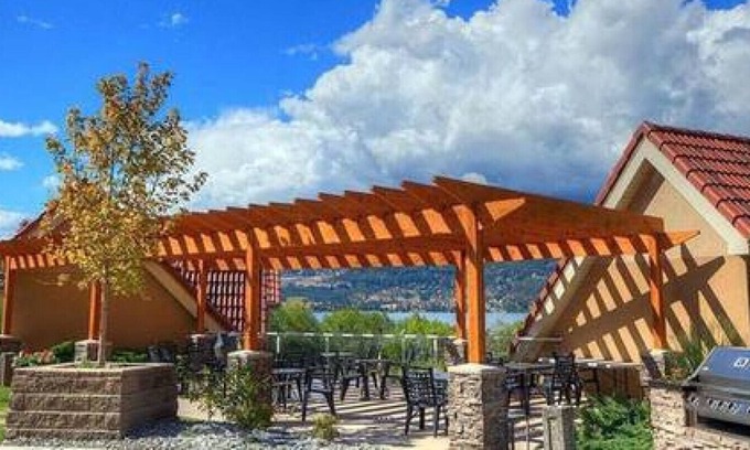 North End House | The best Waterfront Resort Condo in Kelowna