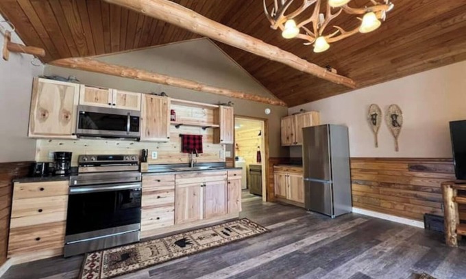 Phillips Cabin | The Big Game Suite