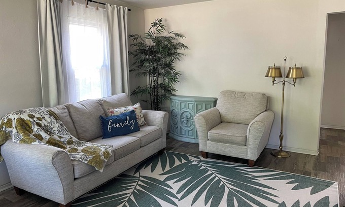 Sioux Falls House | The Bird Nest 2-bedroom central & safe for families close to Sanford, VA, & Zoo