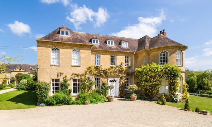 Kemerton Bed & Breakfast | The Bird Room - Upper Court Manor House