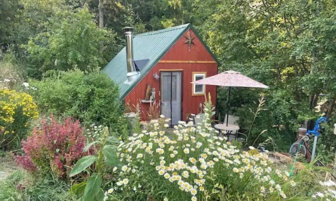 Sagle House | The Birds Nest Bunk House is a quiet sanctuary.