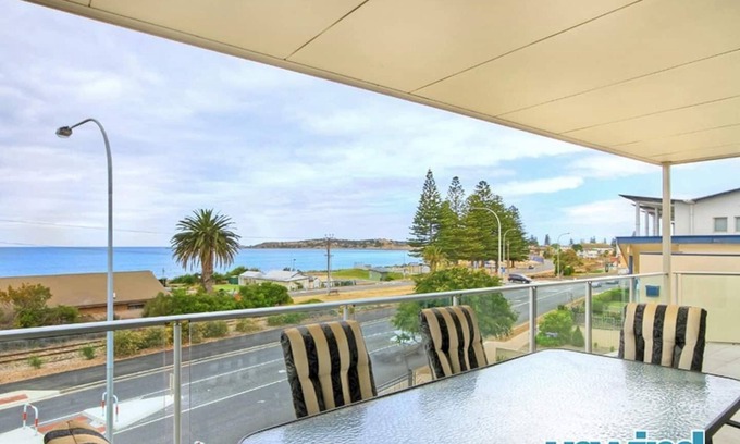 Victor Harbor Apartment | The Block Ocean Views – Penthouse, Wi-Fi, Balcony
