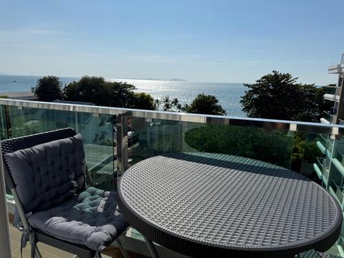 Saen Suk Apartment | The Blu X Ocean view grand suite Top floor