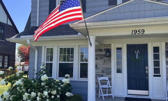 Erie House | The Blue House with Lake Views