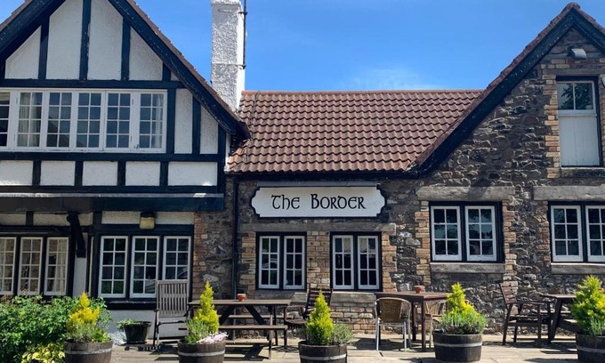 Kirk Yetholm Hotel | The Border Hotel