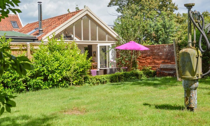 Saxmundham Cottage | THE BOTHY AT SNAPE HALL, pet friendly in Snape, Suffolk
