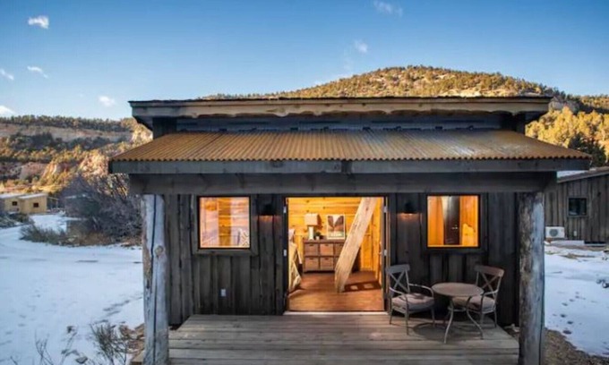Zion National Park East Entrance Cabin | The Boundary Cabin 6