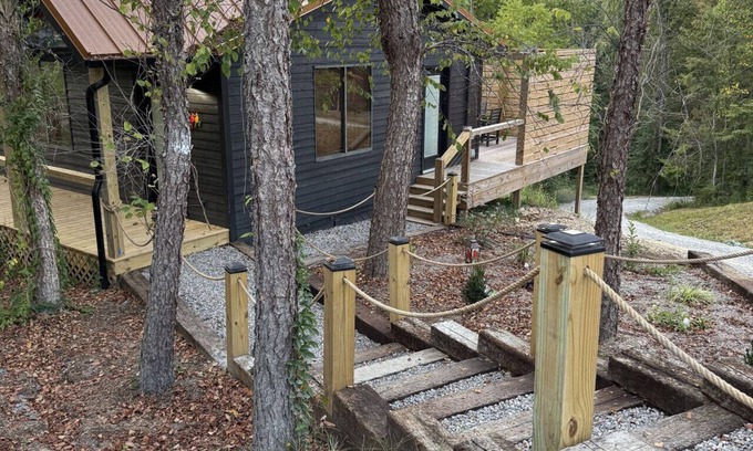 Creola Apartment | The Brady Retreat|Hot tub|Pool