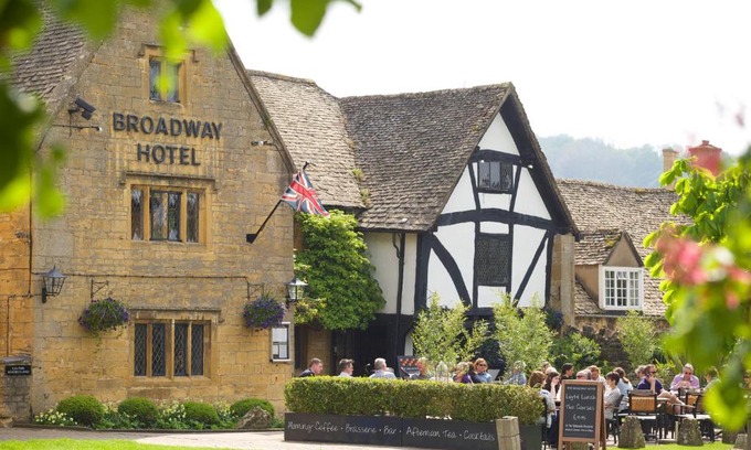 Broadway Hotel | The Broadway Hotel