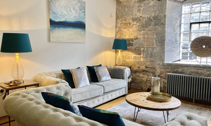 Plymouth Apartment | The Bruce @ RWY Family Apartment - sleeps 7 guests in 2 bedrooms