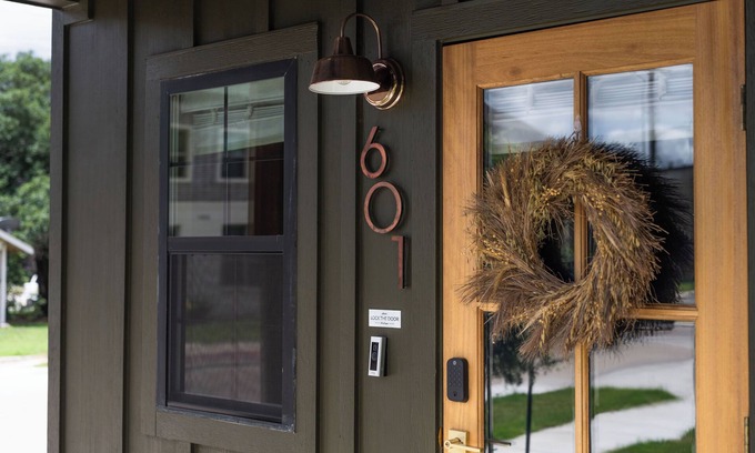 Downtown Cottage | The Bryan Treehouse, near Texas A&M! Your Home Away from Home!