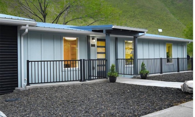 Riggins House | The Building on The River B&B
