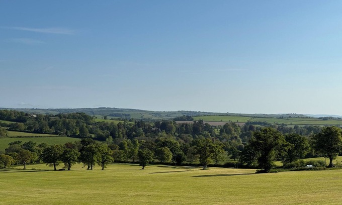 Huntsham House | The Bus On The HillnStay in total peace in Devon, home of 2 moors and 2 shores