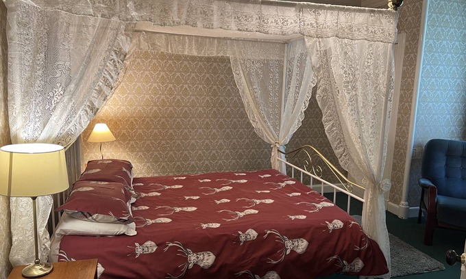 Biggar Cottage | The Butler's Cottage, Carmichael Country Cottages, near Biggar. Pets welcome.