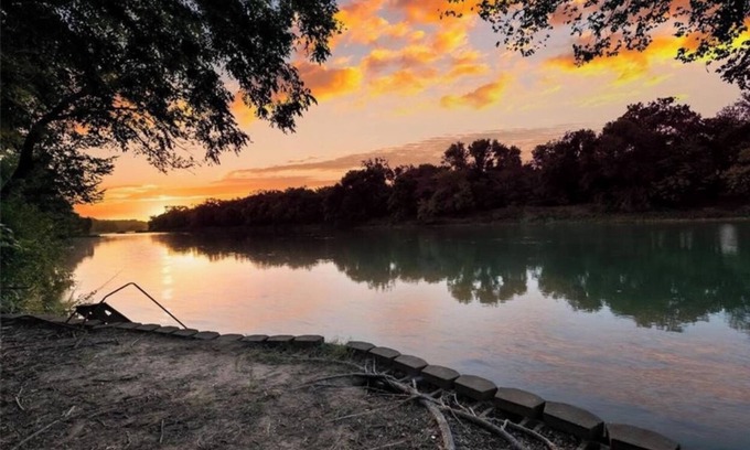 Waco House | *THE C5 RIVER HOUSE MINUTES FROM MAGNOLIA AND BAYLOR RIVER *