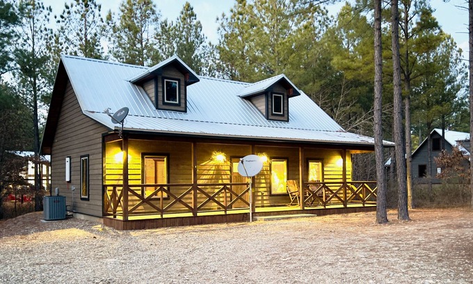 Broken Bow Cabin | The Caramel Apple Luxury Cabin with Hot Tub