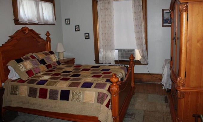 Towanda Bed & Breakfast | The Carl at Victorian Charm Inn