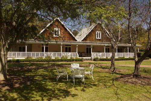 Pokolbin Hotel | The Carriages Boutique Hotel and Vineyard