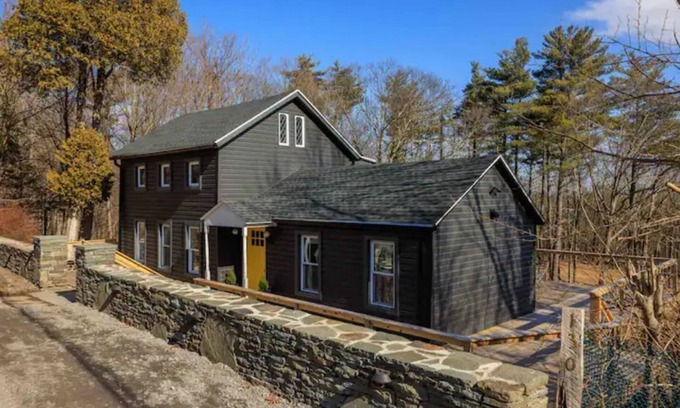 Palenville House | The Catskills: Palenville Escape