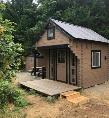 Duncan Other | The Cedar Cabin Bunkie - Cowichan Valley Bunkie Glamping