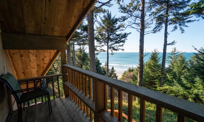 Otter Rock House | The Cedar House