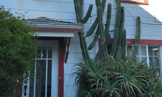 North Berkeley Cottage | The Celtic Carriage House Upper North Berkeley