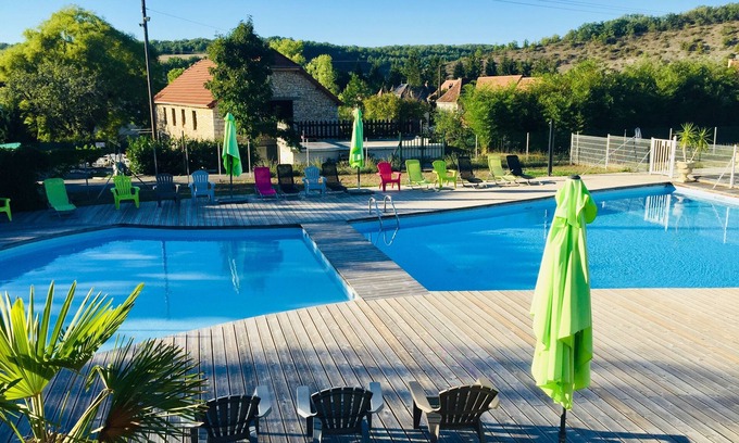 Frayssinet Ski Chalet | The chalets are on a hillside N2