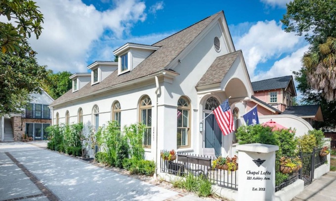 Radcliffeborough Cottage | The Chapel Compound by Avantstay 3 Home Buyout In Fantastic Charleston Location!