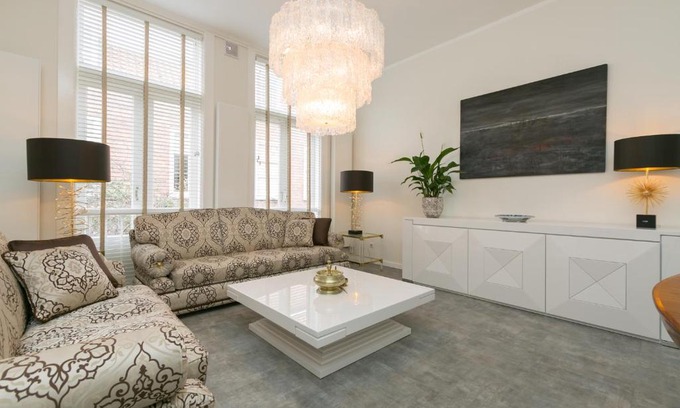 The Hague Center Apartment | The City Palace - R.Q.C.