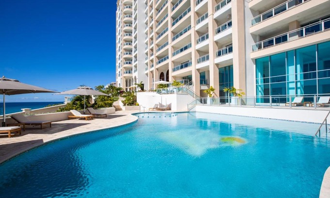 Maho Apartment | *The CLIFF_ BEACHFRONT and LUXURY MODERN UNIT* C2