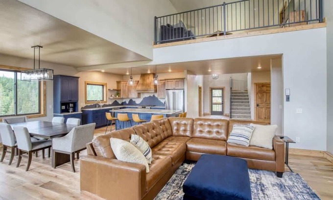 Lead House | The Cliffhanger - Gorgeous views! Indoor Outdoor F
