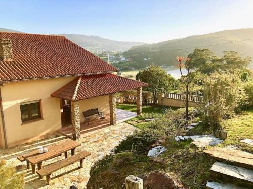 O Vicedo Ski Chalet | The Cliffs - Morandaina Beach