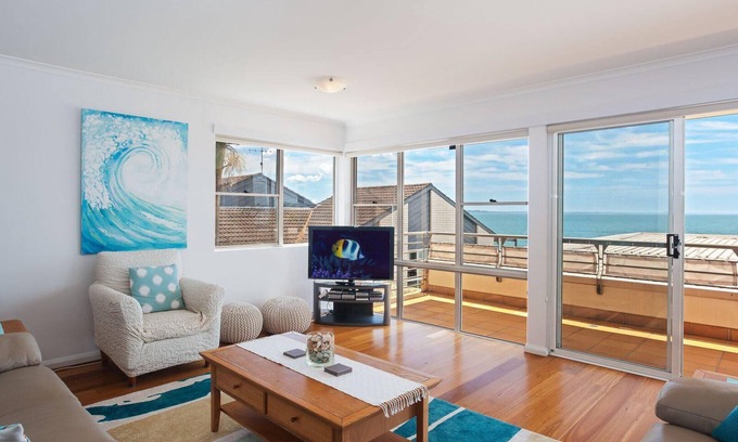 Soldiers Point Apartment | The Clippers, 3/131 Soldiers Point Road - fabulous waterfront unit