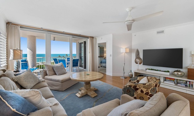 Park Shore Condo | The Club at Naples Cay 501