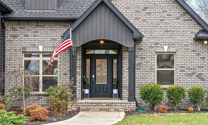 Clarksville House | The Clubhouse on Colston (2296 Colston Dr)