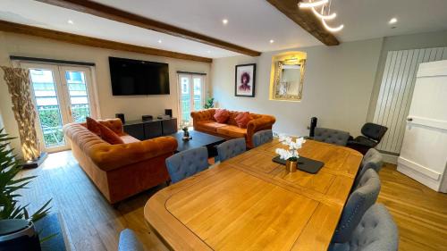 Brighton City Centre House | The Coach House - An exeptional 3 story house in the heart of the lanes with secure private parking