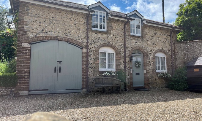 Piddletrenthide Cottage | THE COACH HOUSE AT LACKINGTON FARM, with open fire in Piddletrenthide