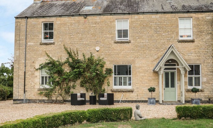 Burton Coggles House | THE COACH HOUSE, family friendly, with pool in Burton Coggles