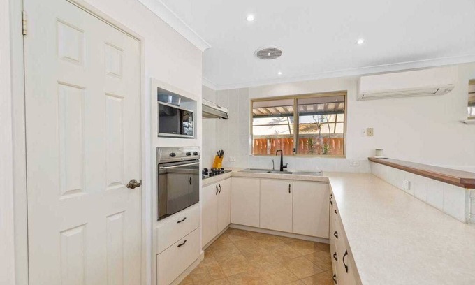 Lancelin House | The Coastal - Comfort & Spacious Living!