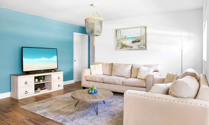 East Naples House | "The Coastal Dream" only 3miles to the beach.