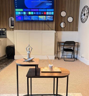 Mill Road Apartment | The Coral Stay by Station