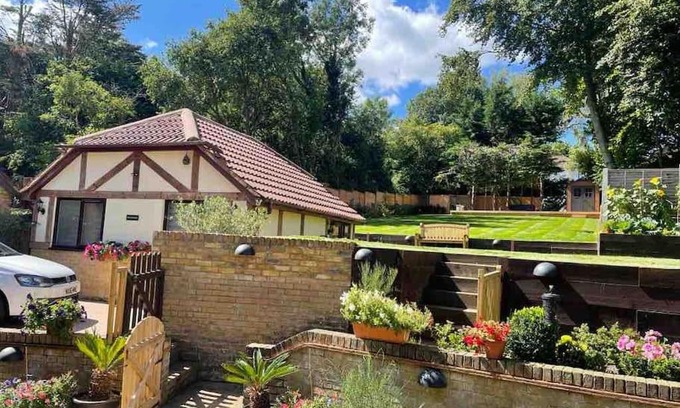 Rickmansworth Apartment | The Cosy Cottage, Old Soles bridge Lane