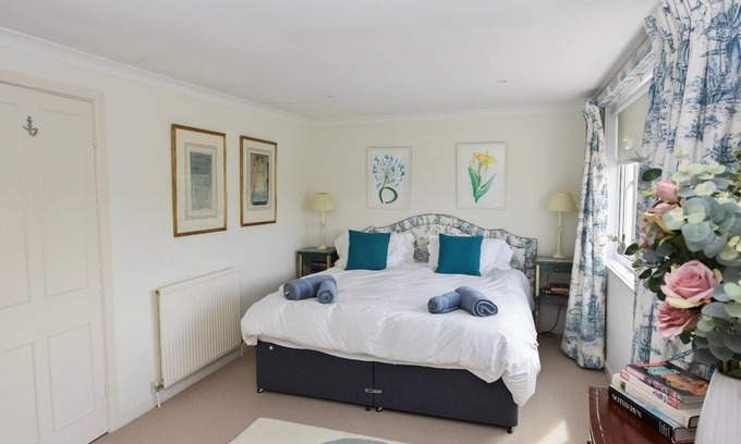 Bembridge House | The Cottage a superb family coastal retreat