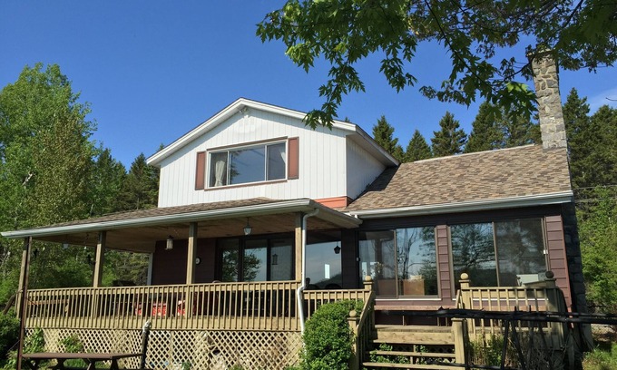 Mont-Tremblant Cottage | The cottage is bordering Lac Ouimet. 5 minutes from Mont-Tremblant Village
