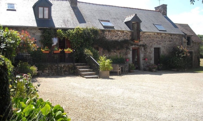 Ploezal Cottage | The Cottage Sleeps 4 (1 Bedroom)