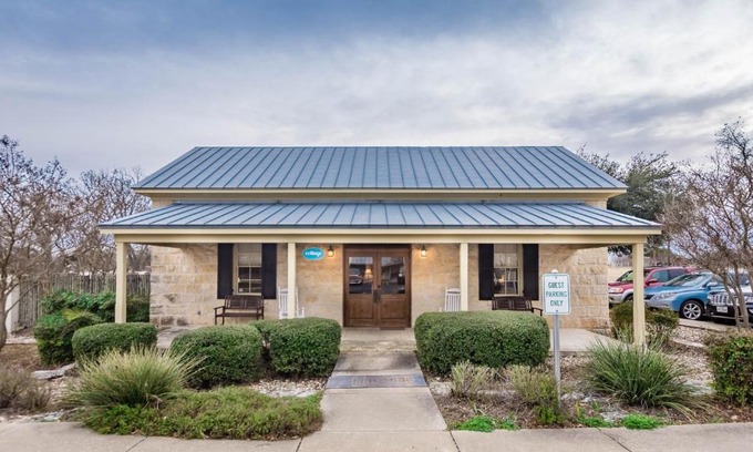 Fredericksburg House | The Cottages at One Quilt Place