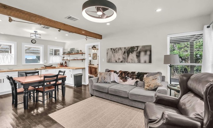 Bouvet Island House | The Country Cottage - Family Friendly Home just minutes from Weatherford!