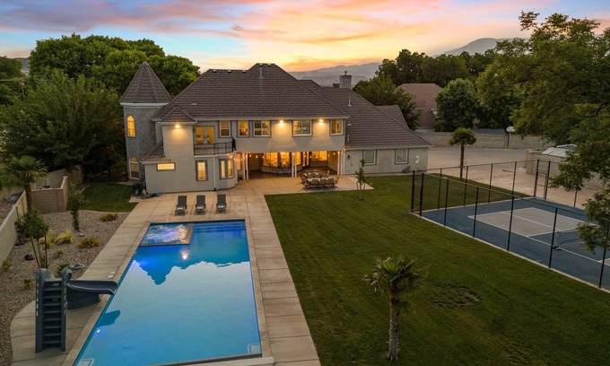 Hurricane House | The Country House: 9 Miles to Sand Hollow, HUGE Private Pool, Parking for 13!