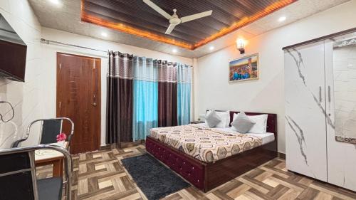 Kasauli Apartment | The Couples Paradise Balcony