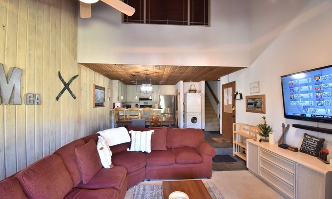 Mammoth Lakes Condo | The Cozy Canyon Lodge Condo! A Walk to the lifts! Ski in Ski Out